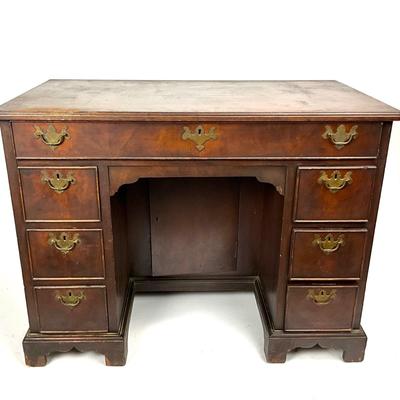1398 Antique Mahogany Queen Anne Kneehole Desk