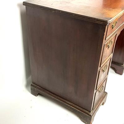1398 Antique Mahogany Queen Anne Kneehole Desk