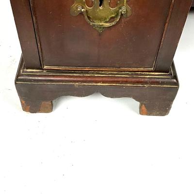 1398 Antique Mahogany Queen Anne Kneehole Desk