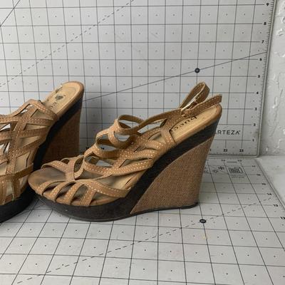 #53 Bucco Capensis Sandals Size 8