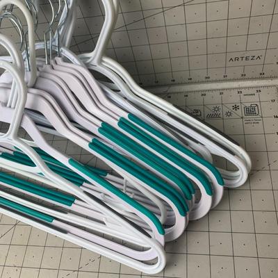 #99 White/Blue Grip Hangers