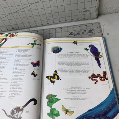#223 Encyclopedia of The Animal World and The Usborne Illustrated Encyclopedia