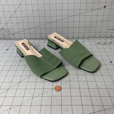 #366 Green Sandals Size 7