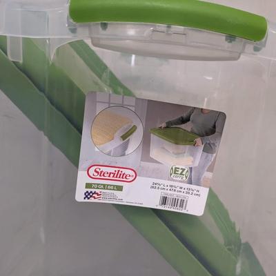 #378 Three Sterilite Bins With Two Lids