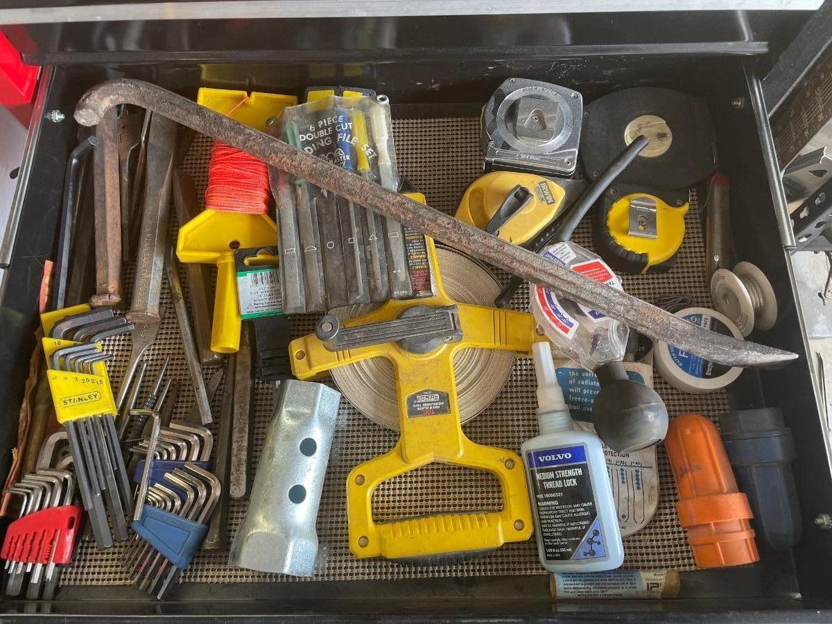 Drawer of misc tools | EstateSales.org