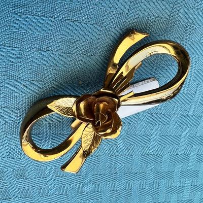 Vintage Goldtone Ribbon Brooch Pin