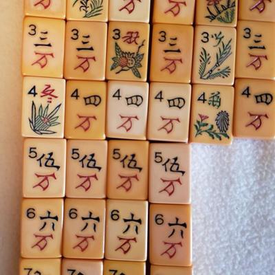 Vintage Bakelite Mahjong set