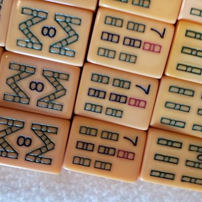 Vintage Bakelite Mahjong set