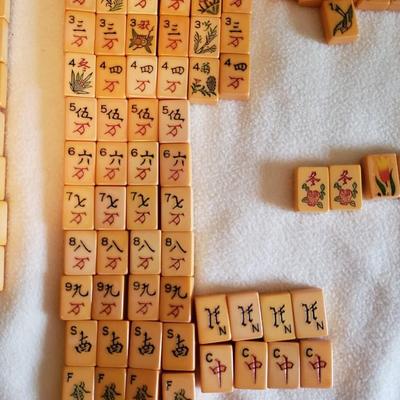 Vintage Bakelite Mahjong set