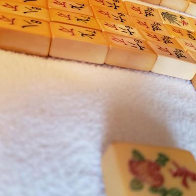 Vintage Bakelite Mahjong set