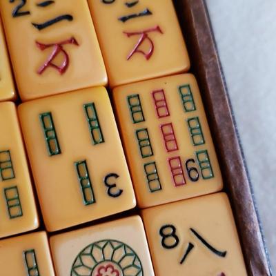 Vintage Bakelite Mahjong set