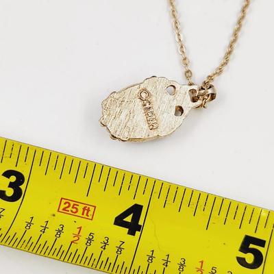 VINTAGE SARAH COVENTRY MOLDED ROSE GOLD TONED PENDANT NECKLACE