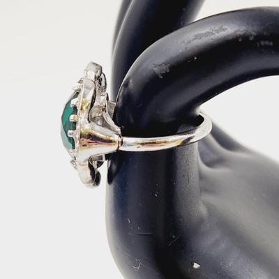 VINTAGE SARAH COVENTRY RHINESTONE & FAUX EMERALD SILVER TONED RING SIZE 6