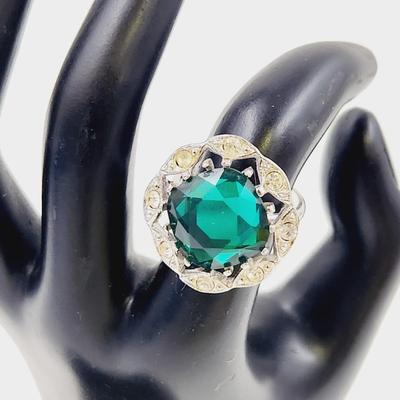 VINTAGE SARAH COVENTRY RHINESTONE & FAUX EMERALD SILVER TONED RING SIZE 6