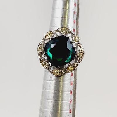 VINTAGE SARAH COVENTRY RHINESTONE & FAUX EMERALD SILVER TONED RING SIZE 6