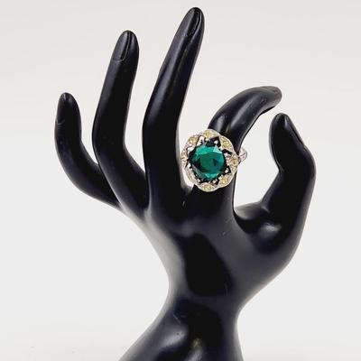 VINTAGE SARAH COVENTRY RHINESTONE & FAUX EMERALD SILVER TONED RING SIZE 6