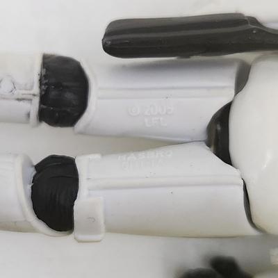 2005 STAR WARS STORM TROOPER W/ REMOVABLE HELMET QCTION FIGURE