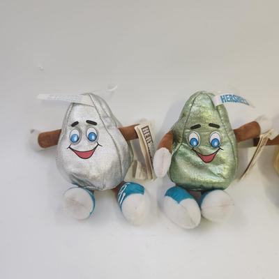 3 - 1998 HORSMAN HERSHEY KISSES PLUSH STUFFIES