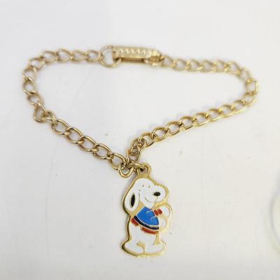 VINTAGE GOLD TONED SNOOPY BRACELET & RING SET