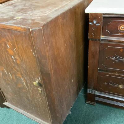 Lot 155 | Victrola Stand