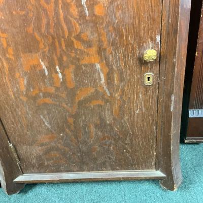 Lot 155 | Victrola Stand