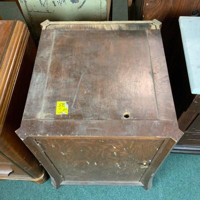 Lot 155 | Victrola Stand