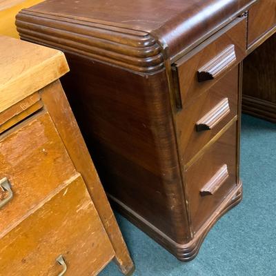 Lot 156 | Art Deco Kneehole Desk