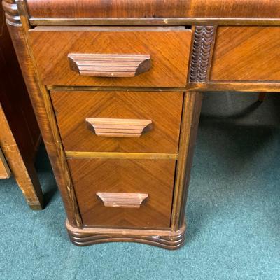 Lot 156 | Art Deco Kneehole Desk