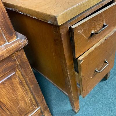 Lot 157 | Vintage Oak Teacherâ€™s Desk