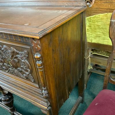 Lot 165 | Tudor Buffet | Sideboard