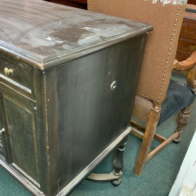 Lot 177 | Mahogany Edison Cabinet