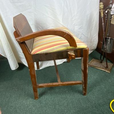 Lot 179 | Vanity Bench
