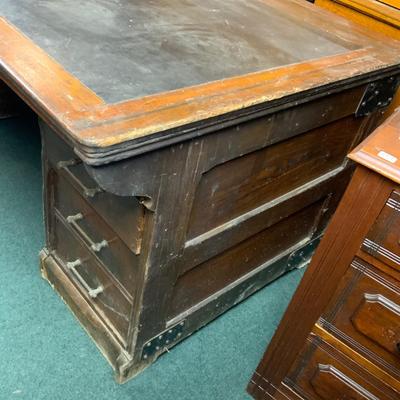Lot 187 | Executive Leather Top Desk