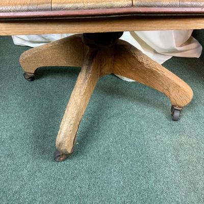 Lot 189 | Oak Swivel Office Chair