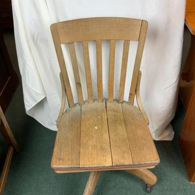 Lot 189 | Oak Swivel Office Chair