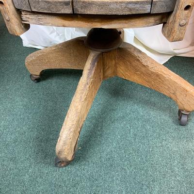 Lot 189 | Oak Swivel Office Chair