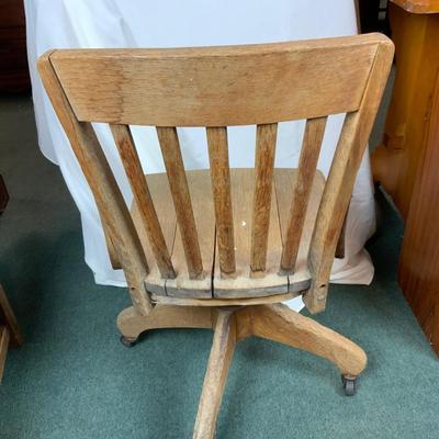 Lot 189 | Oak Swivel Office Chair