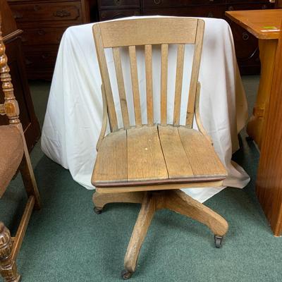 Lot 189 | Oak Swivel Office Chair