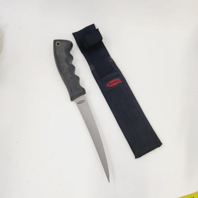 BERKLEY FILET KNIFE W/ BELT HOLDER