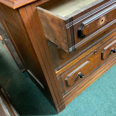 Lot 193 | Three Drawer Chest