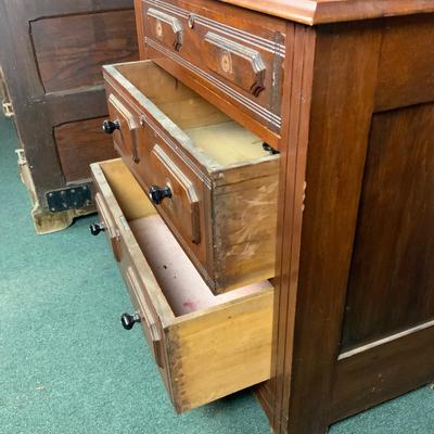 Lot 193 | Three Drawer Chest