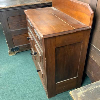 Lot 193 | Three Drawer Chest