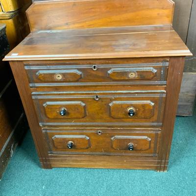 Lot 193 | Three Drawer Chest