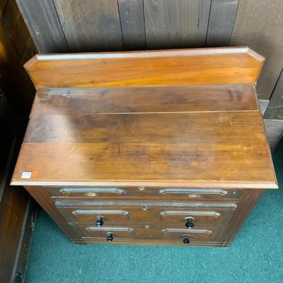 Lot 193 | Three Drawer Chest