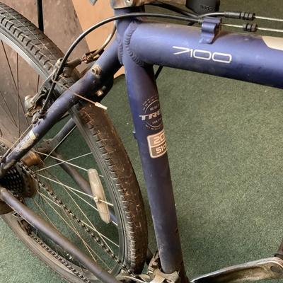 Lot 210 | 20â€ Alpha Aluminum Trek Bike