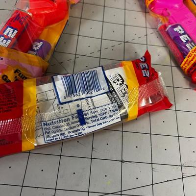 Happy Valentines (8) Pez Dispensers (NO Feet) 