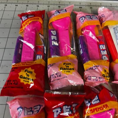 Happy Valentines (8) Pez Dispensers (NO Feet) 