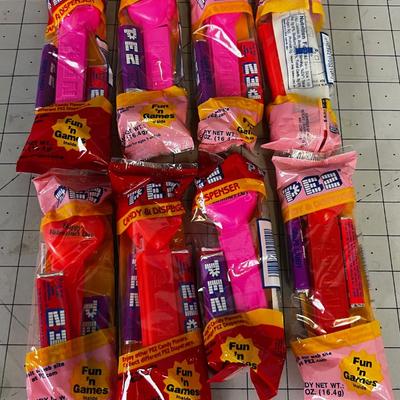 Happy Valentines (8) Pez Dispensers (NO Feet) 