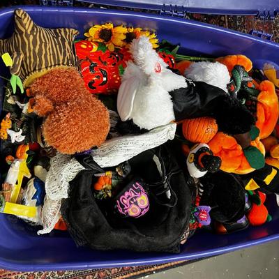 Extra Large Tub of Halloween Items 