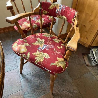 Oak Round table w/ 6 Maple Barrel Chairs